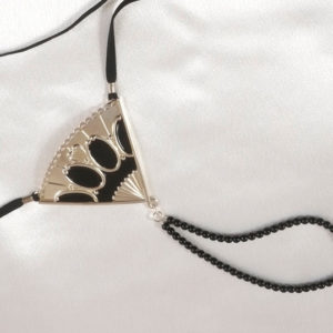 bijou-pubis-eventail-noir-pendentif-intime