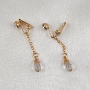 clip-labia-vulva-woman-pendant-crystal