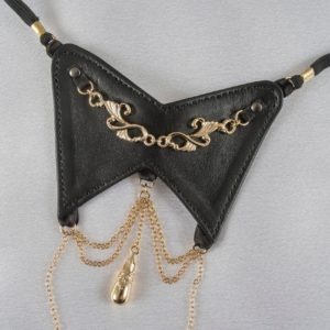 sexy-tanga-cuero-cadenas-oro