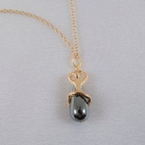 Secret Passion hematite pearl pendant gold