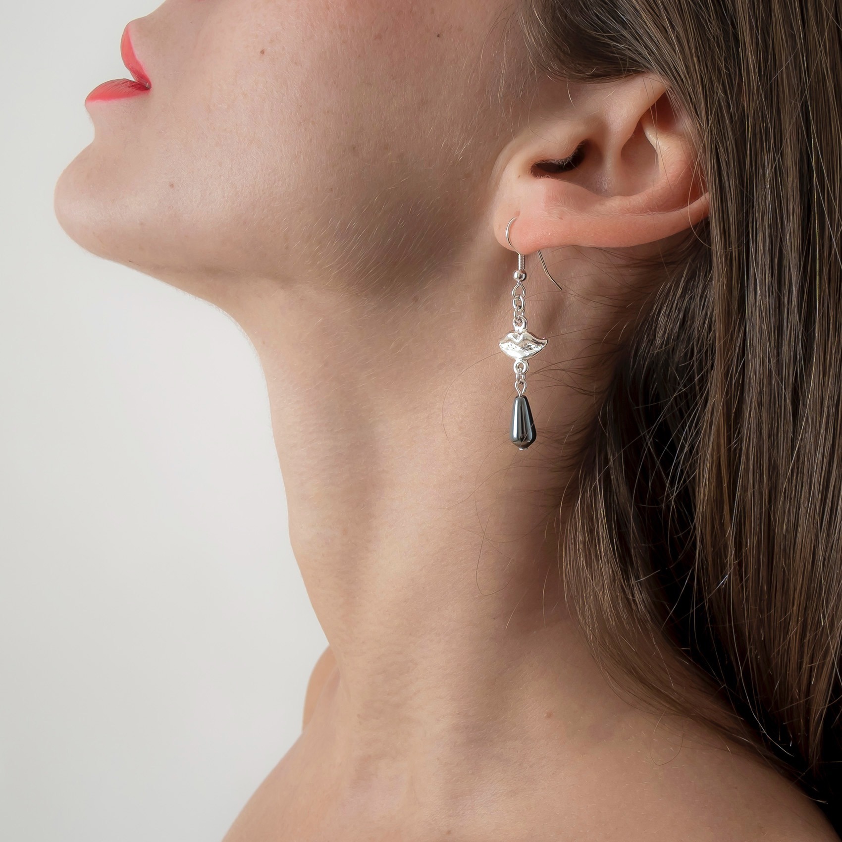 sexy-earrings-kiss-silver