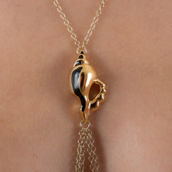 jewel-shell-nipple-gold-black-stone