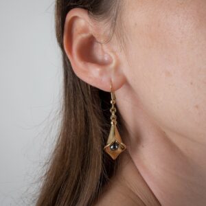 flower-gold-pistil-earring