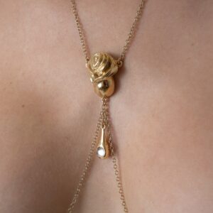 chain-breast-rose-love-gold-crystal