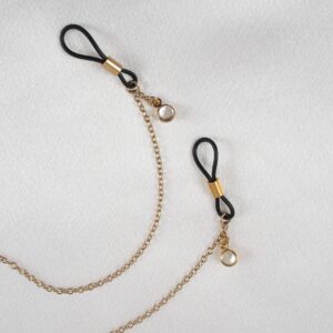 chain-breast-rose-love-gold-crystal